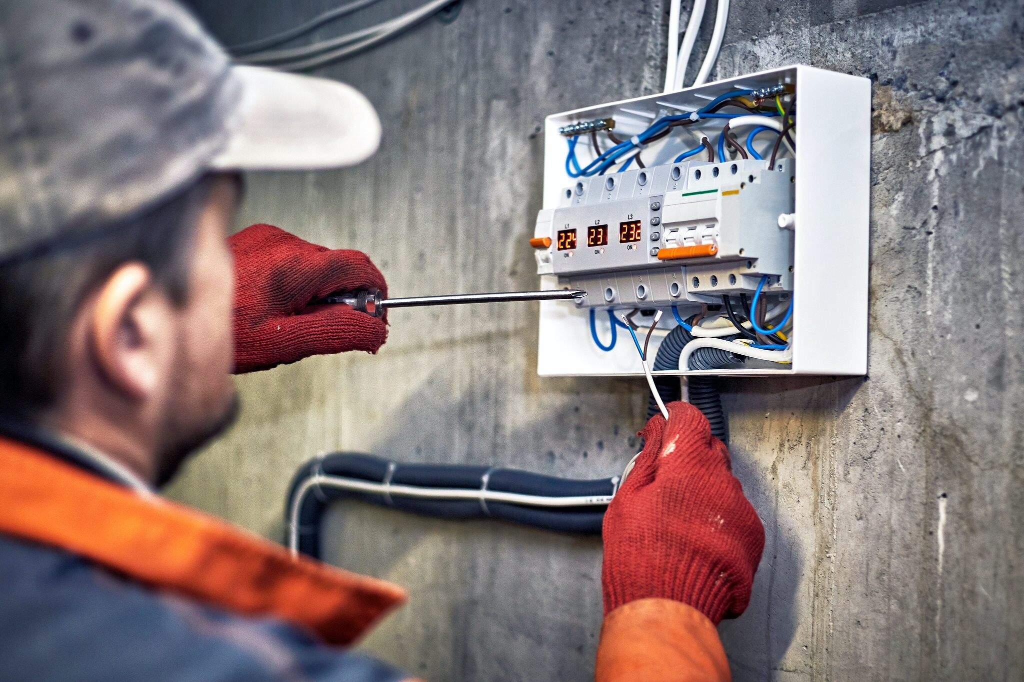 Benefits Of Using Professional Electrical Contractors